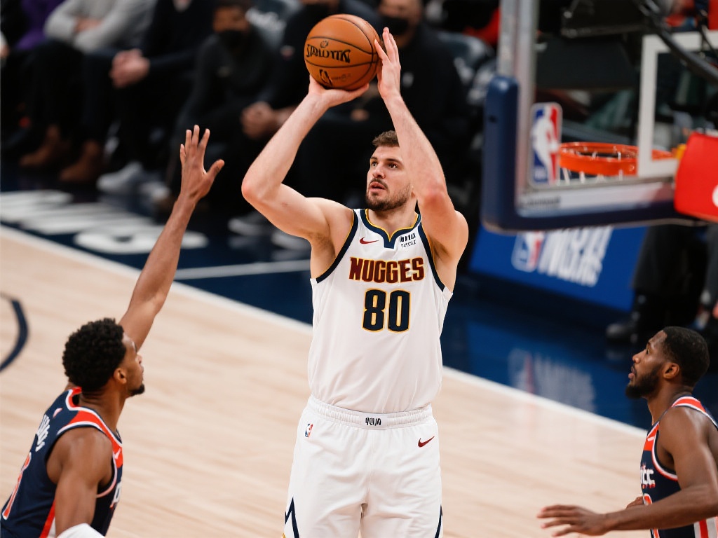 波格丹诺维奇三分精准爆发 正负值+20全场领跑 三分球命中率惊人,射手本色展现无遗
波